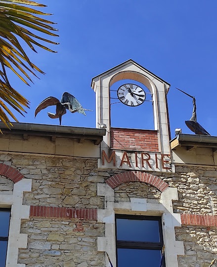 cigognes mairie.jpg